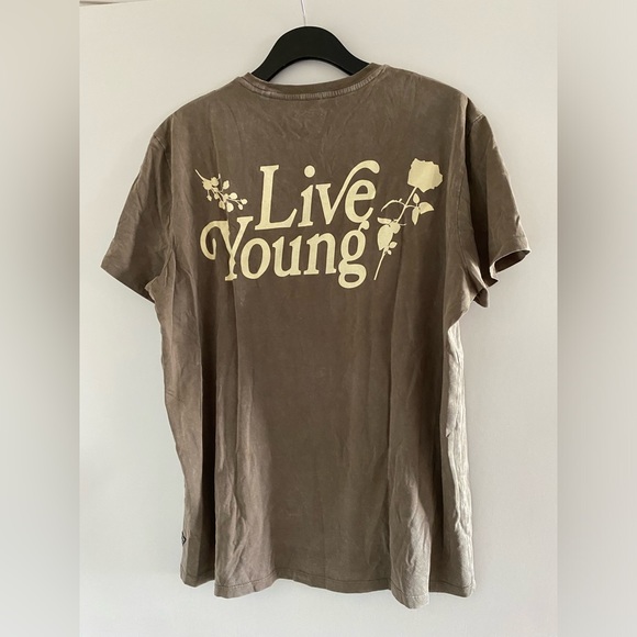 GUESS MENS GRAPHIC TSHIRT - Picture 2 of 2